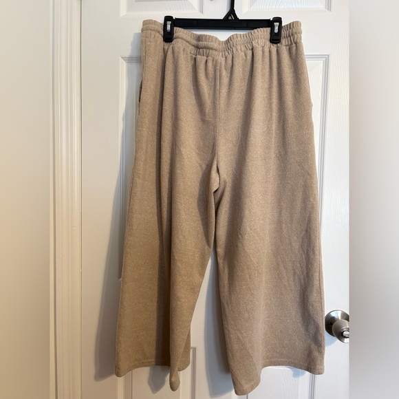 Time and Tru Wide Leg Hacci Pants Pull-on Comfy & cozy stretchy tan cropped - Picture 6 of 8
